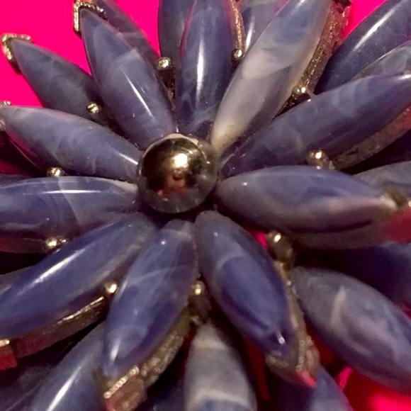 SPECTACULAR Crown Trifari Flower Petal Brooch WOW - Unique & Special Piece 🌺 - Picture 5 of 11